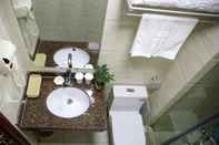 Toilet Kamar GreenTree Inn Wanxianghui  Express Hotel