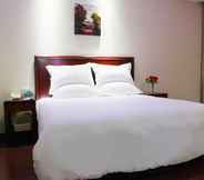 Bedroom 5 GreenTree Inn Anting Motor City Express Hotel