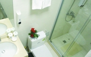 In-room Bathroom 6 GreenTree Inn ZhuanQiao Metro Station ZhuanXing (E