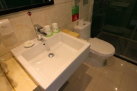 In-room Bathroom GreenTree Inn Express Shanghai Disneyland Metro