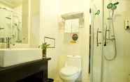 Toilet Kamar 4 GreenTree Alliance BaYi Road Walking Street Hotel