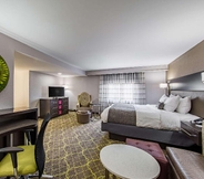 Bedroom 7 B/W Plus Clemson Hotel & Conference Center
