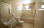 In-room Bathroom 6 Hotel Al-Rabitah For Residential Units
