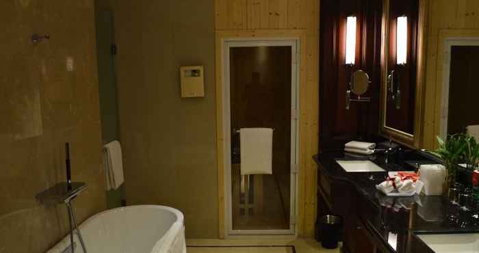 ห้องน้ำภายในห้อง Argyle Hotel Pengzhou