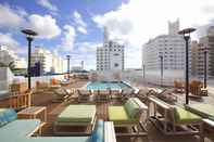Swimming Pool Hampton Inn Miami South Beach- 17th Street