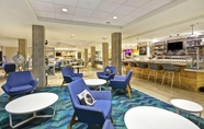 Bar, Cafe and Lounge 7 Home2 Suites Levis Commons Perrysbur