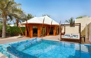 สระว่ายน้ำ 2 The Ritz-Carlton Ras Al Khaimah, Al Hamra Beach