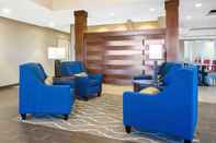 Lobi Comfort Inn & Suites Edgewood