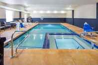 Swimming Pool Comfort Inn & Suites Edgewood