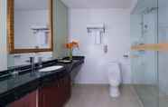 In-room Bathroom 4 Vienna Hotel Shenzhen Longgang Shengping