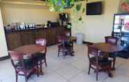 Restoran 2 Knights Inn Savanna Mcalester