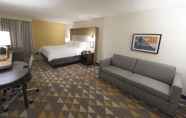 Bedroom 2 Holiday Inn Morgantown/Pennsylvania Turnpike Ex298