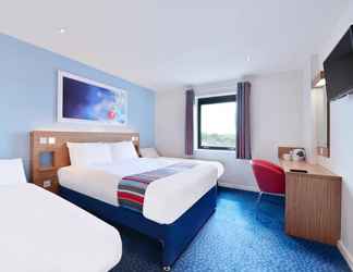 Bedroom 2 Travelodge London Wembley High Road