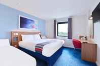 Bedroom Travelodge London Wembley High Road