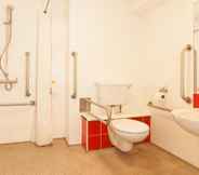 ห้องน้ำภายในห้อง 3 Travelodge Ashbourne