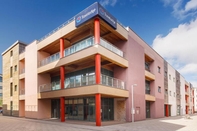 Bên ngoài Travelodge Caernarfon