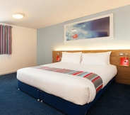 Bedroom 3 Travelodge Caernarfon