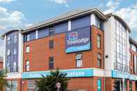 ภายนอกอาคาร Travelodge Camberley