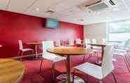 Restoran 6 Travelodge Camberley