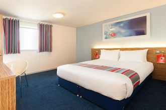 Bedroom 4 Travelodge Camberley