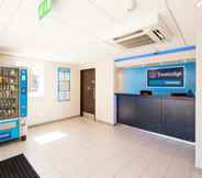 Sảnh chờ 2 Travelodge Chertsey