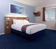 Bedroom 5 Travelodge Chertsey