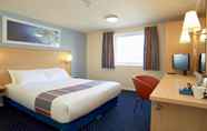 Bedroom 2 Travelodge Dunfermline