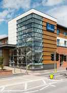 EXTERIOR_BUILDING Travelodge Egham