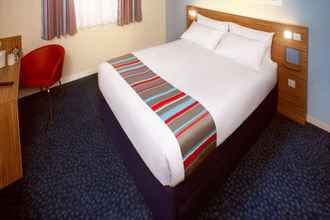 Bedroom 4 Travelodge Egham