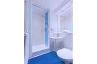 In-room Bathroom Travelodge Egham