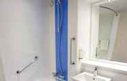 In-room Bathroom 4 Travelodge Kendal