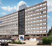 Exterior 6 Travelodge London Crystal Palace