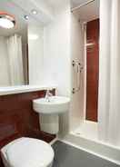 BATHROOM Travelodge London Crystal Palace