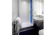 Toilet Kamar 7 Travelodge London Richmond Central