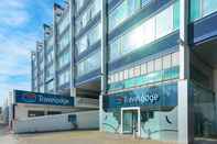 Exterior Travelodge London Teddington