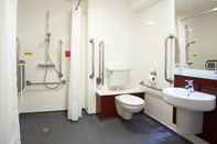 In-room Bathroom Travelodge Market Harborough