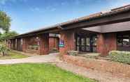 Bangunan 6 Travelodge Newark North Muskham