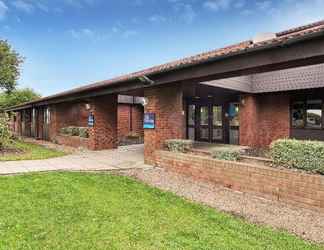 Bangunan 2 Travelodge Newark North Muskham