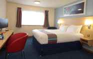 Kamar Tidur 5 Travelodge Newbury Chieveley M4