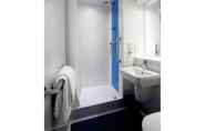 Toilet Kamar 7 Travelodge Newbury Chieveley M4