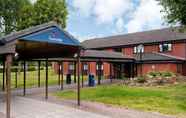 Exterior 2 Travelodge Oswestry