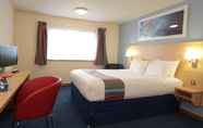 Bedroom 2 Travelodge Oxford Peartree