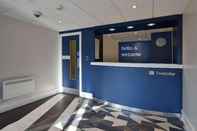 Lobby Travelodge Thame