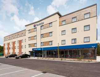 Exterior 2 Travelodge Winnersh Triangle