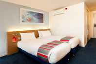 Bedroom Travelodge Winnersh Triangle