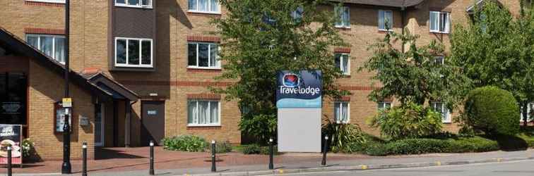Exterior Travelodge Staines