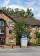 EXTERIOR_BUILDING Travelodge Staines