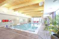 Swimming Pool Home2 Suites by Hilton Bordentown