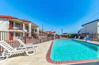 Kolam Renang Red Roof Inn Dallas - Mesquite