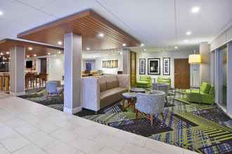 Lobby 4 Holiday Inn Express & Suites Grand Rapids-Airport